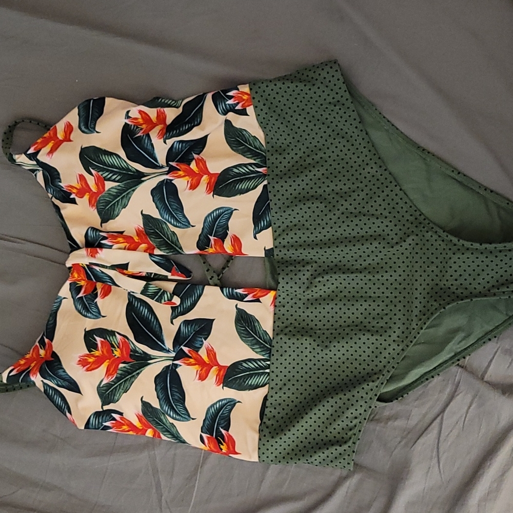 One piece swim suit, 3xl by bodyglove in a flower print, never worn